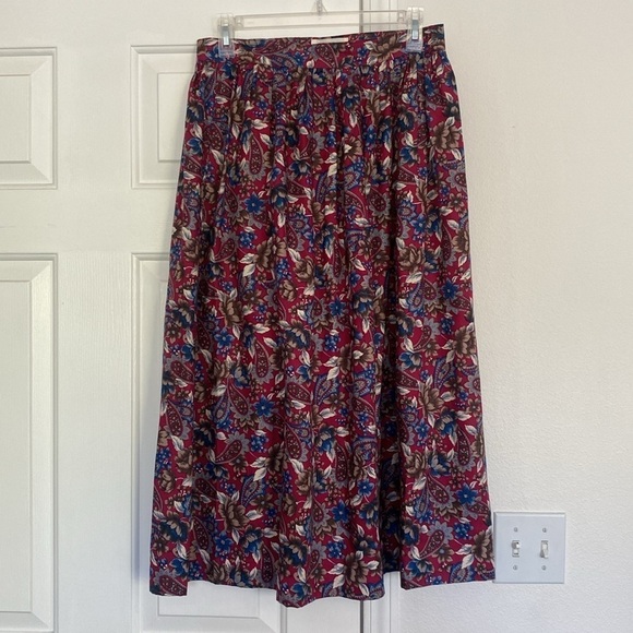 FL Collections Dresses & Skirts - FL Collections vintage floral midi skirt.